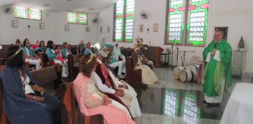 Guarda Moçambique de São Sebastião do Reino de Nossa Senhora do Rosário celebra seus 68 anos na Comunidade Santa Rosa