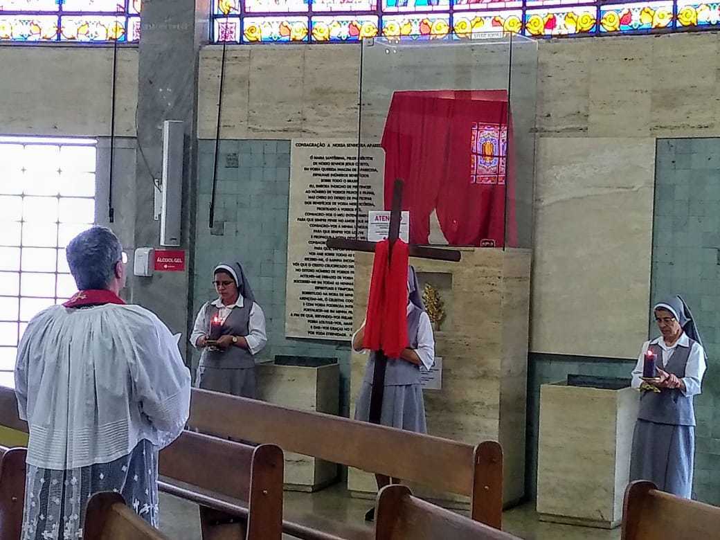 Via Sacra revive os passos de Jesus até Sua morte de Cruz