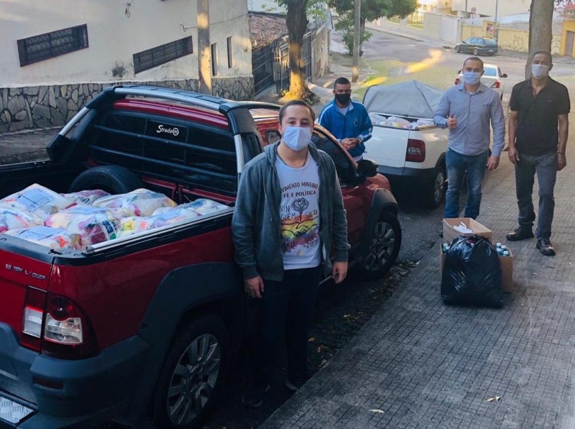 No caminho da solidariedade: Santuário entrega doação da Live Solidária Musical a RENSER