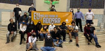 Jovens em adoração encerram “23º Semana da Juventude” do Santuário