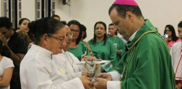 Dom Otacílio celebra em comunhão com 15 comunidades em Betim