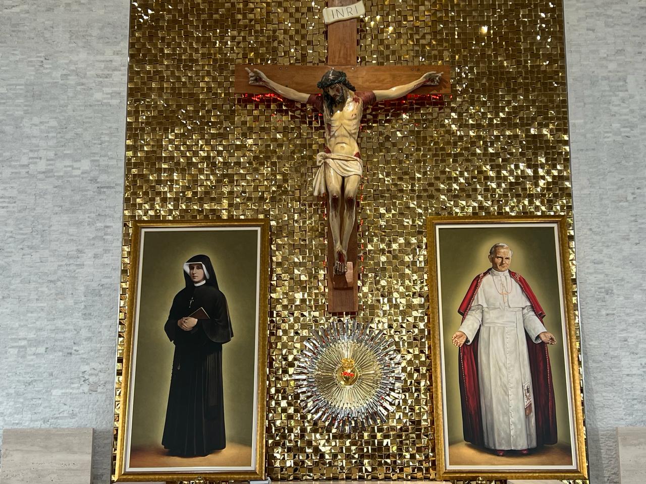 Santuário Arquidiocesano N. Sra. Aparecida apresenta aos fiéis ícones de São João Paulo II e de Santa Faustina