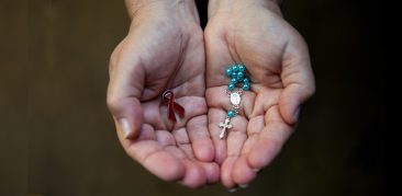 Vencer preconceitos para ajudar: Pastoral da Aids é a presença cristã entre soropositivos para o HIV