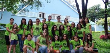 Jovens ajudam crianças da Vila São José a desenvolver o gosto pela leitura