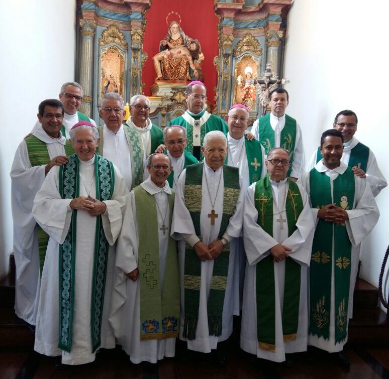 Regional Leste 2 da CNBB: dom Walmor celebra Missa com bispos eméritos