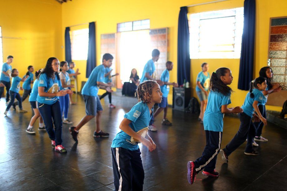 Obra social ajuda estudantes dos bairros Camargos, Vila Oeste e Santa Maria