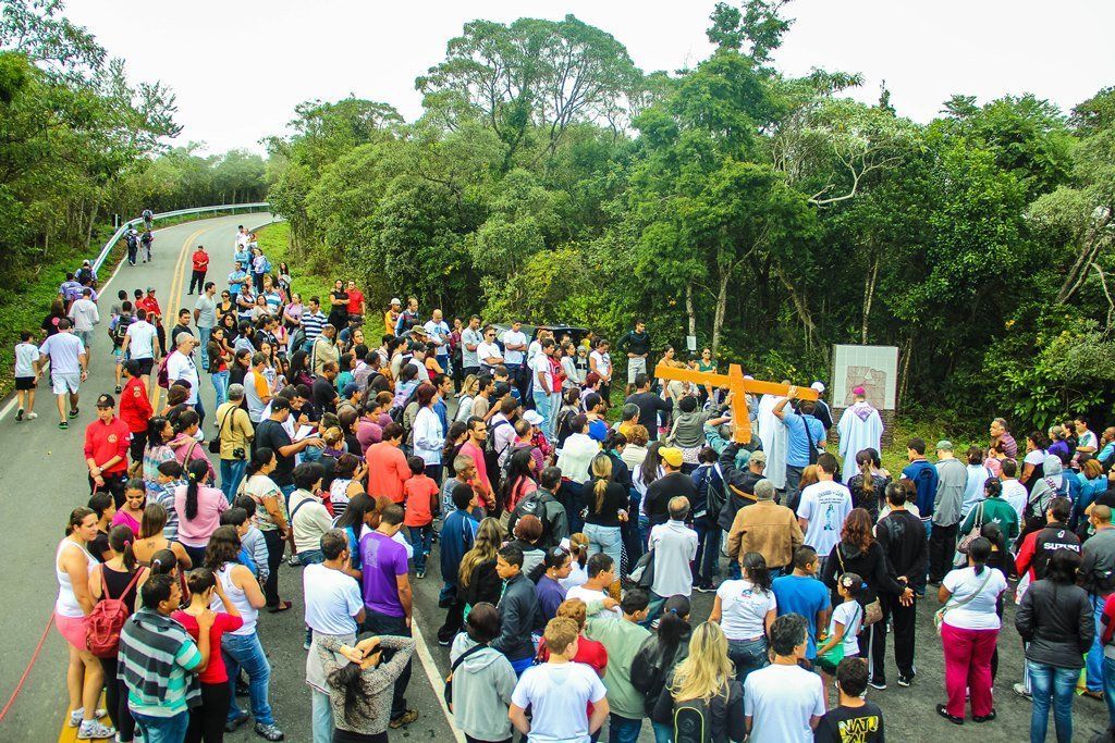 Estudantes participam de caminhada penitencial no Santuário da Padroeira de Minas – 11 de abril