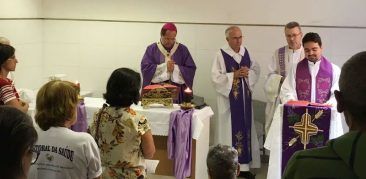 Dom Walmor celebra a Eucaristia na Casa de Apoio Nossa Senhora da Conceição