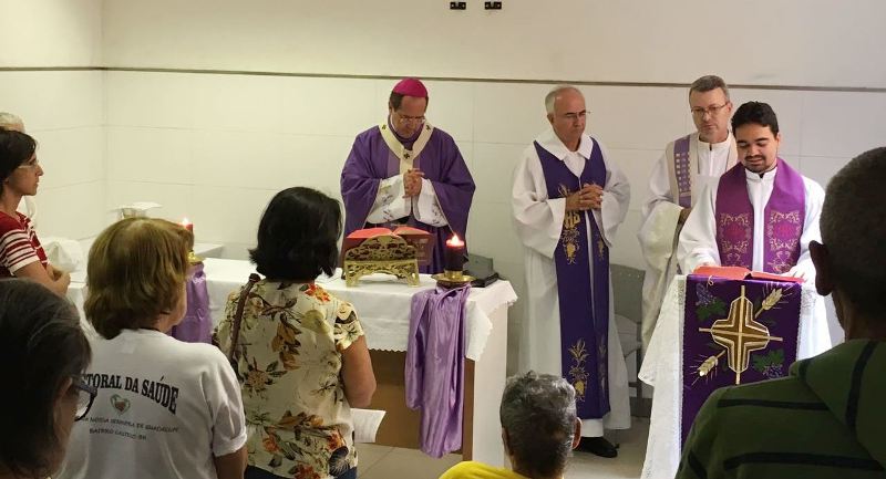 Dom Walmor celebra a Eucaristia na Casa de Apoio Nossa Senhora da Conceição