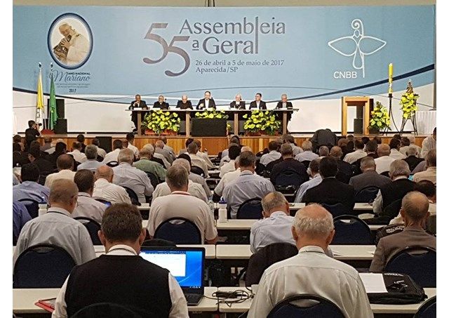 Dom Walmor e bispos da Arquidiocese de Belo Horizonte participam da 55ª Assembleia Geral  da CNBB