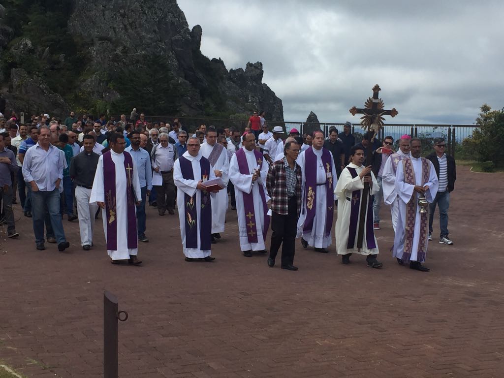 Santuário da Padroeira de Minas recebe Celebração Penitencial do Clero