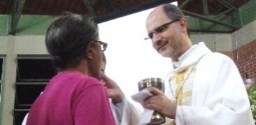 Dom Mol celebra Missa de Páscoa na PUC Minas – 20 de abril