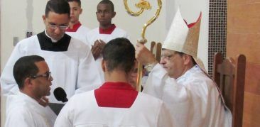 Dom Otacílio celebra a Eucaristia na Paróquia Santa Isabel, em Betim