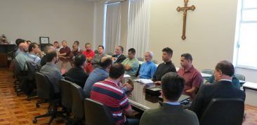 Padres se reúnem com dom Walmor na Cúria Metropolitana