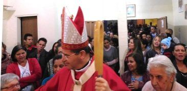 Dom Walmor celebra Missa na Comunidade São Pedro e São Paulo da Paróquia Nossa Senhora do Bom Conselho
