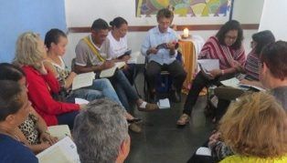 Encontro regional reúne lideranças de círculos bíblicos na Rensc