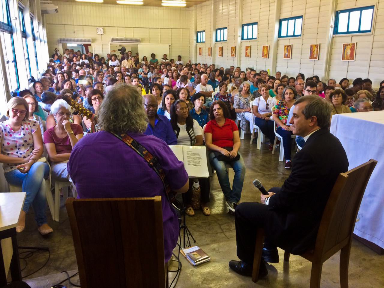 Louvação – espiritualidade com poesia e viola: Tenda Cristo Rei fica repleta de fiéis