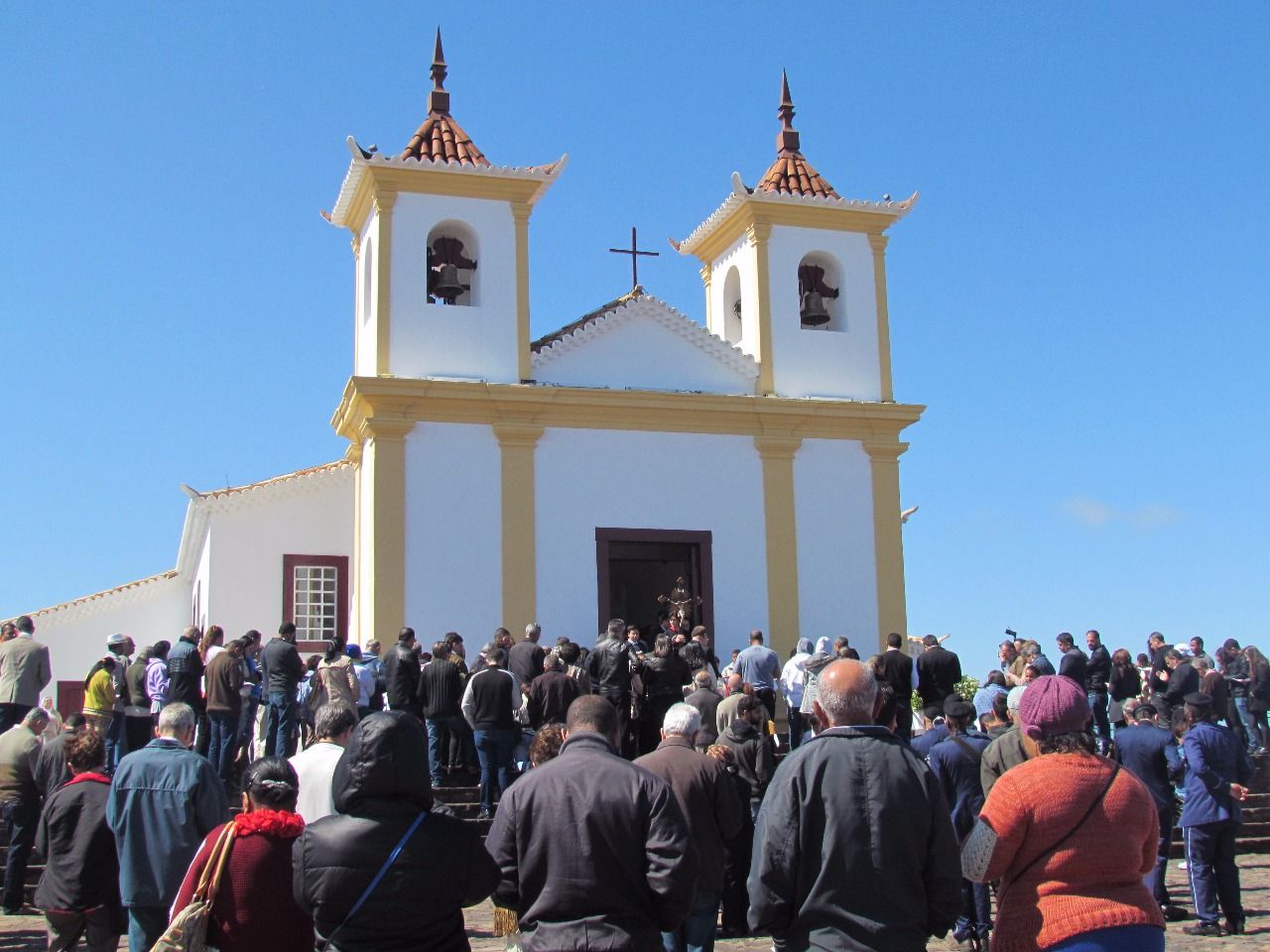 Momento especial de oração reúne as famílias dos padres no Santuário da Padroeira de Minas