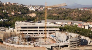 Trabalhos de edificação da Catedral Cristo Rei avançam com a ajuda dos fiéis