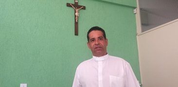 Ajudar é compromisso cristão – entrevista com o padre José Antônio, pároco na Paróquia Santa Catarina Labouré