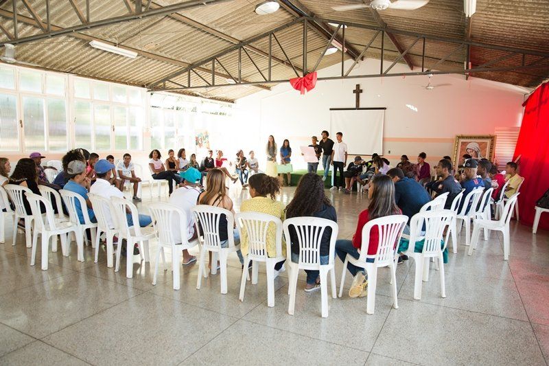 Associação Projeto Providência: jovens de vilas e favelas ganham baile de 15 anos