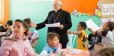 Núncio Apostólico do Brasil visita Projeto Providência (Fazendinha) e unidade do Colégio Santa Maria no Aglomerado da Serra