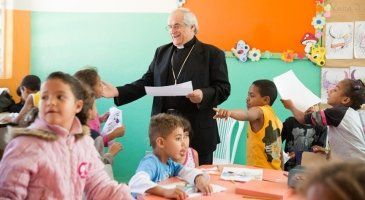 Núncio Apostólico do Brasil visita Projeto Providência (Fazendinha) e unidade do Colégio Santa Maria no Aglomerado da Serra