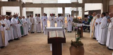 No dia em que completa 40 anos de sacerdócio, dom Walmor preside Missa no local onde está sendo construído o Convivium Emaús