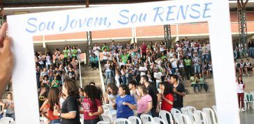 Jovens da Rense participam de celebrações do Dia Nacional da Juventude: dom Mol preside Missa