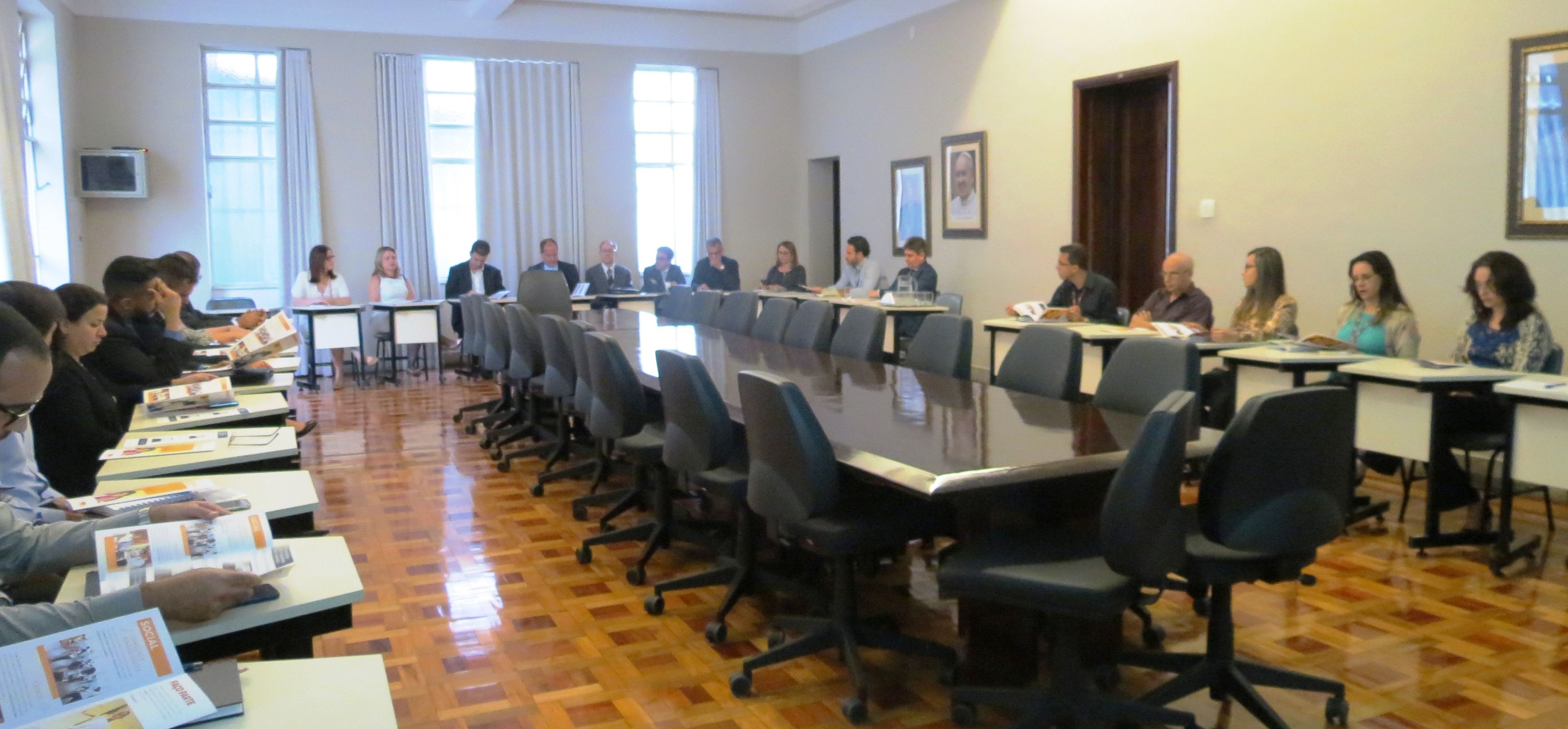 Dom Walmor se reúne com gestores da Arquidiocese de Belo Horizonte