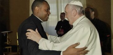 Sacerdote da Arquidiocese de BH se encontra com o Papa Francisco