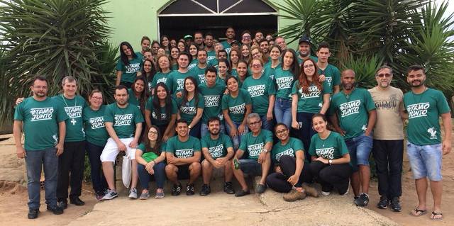 Vilas e favelas: dom Vicente acompanha missão da juventude Redentorista