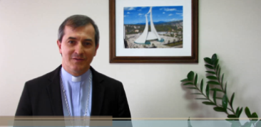 Dom Vicente saúda fiéis que participam da Novena de Natal da Arquidiocese de BH