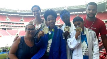 Adolescentes do Projeto Providência comemoram conquista de medalhas em Campeonato Brasileiro de Judô
