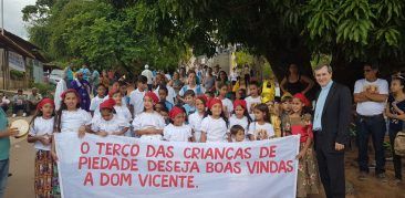 Dom Vicente celebra Missa em comunidade de Piedade dos Gerais
