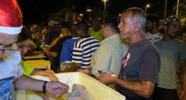 Projeto Pão Nosso da Paróquia Santa Catarina Labouré: oração e alegria marcam Natal de pessoas em situação de rua