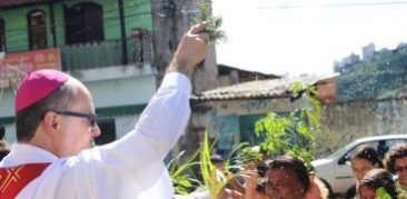 Dom Joaquim Mol celebra o Domingo de Ramos com fiéis da Vila Ventosa, na Comunidade São José de Anchieta