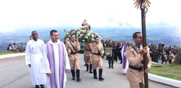 Momento cívico celebra os 30 anos da cruz do Calvário no Santuário Basílica da Padroeira de Minas