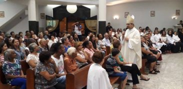 Dom Edson celebra a Páscoa na Comunidade São Gabriel
