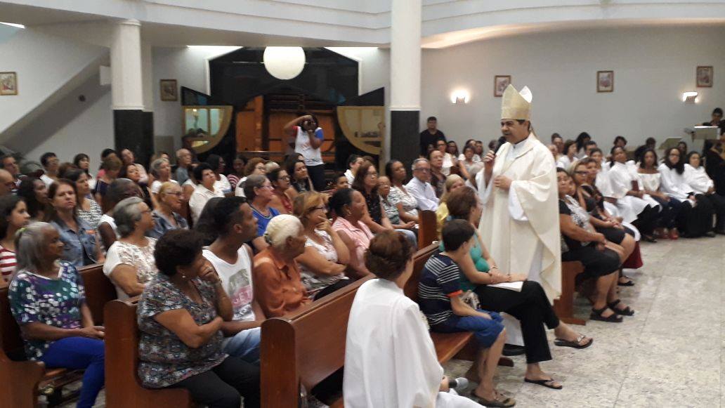 Dom Edson celebra a Páscoa na Comunidade São Gabriel