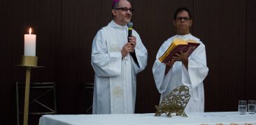 Dom Joaquim Mol celebra Santa Missa de Páscoa na PUC Minas