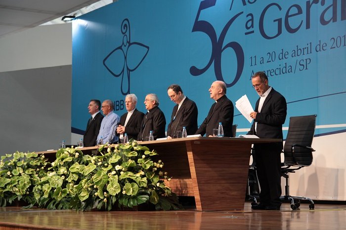 Dom Walmor e bispos auxiliares da Arquidiocese de BH participam da 56ª Assembleia Geral da CNBB