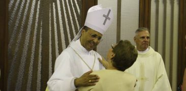 Comunidades da Paróquia Nossa Senhora das Dores (bairro Floresta) celebram a Vigília Pascal com dom Geovane