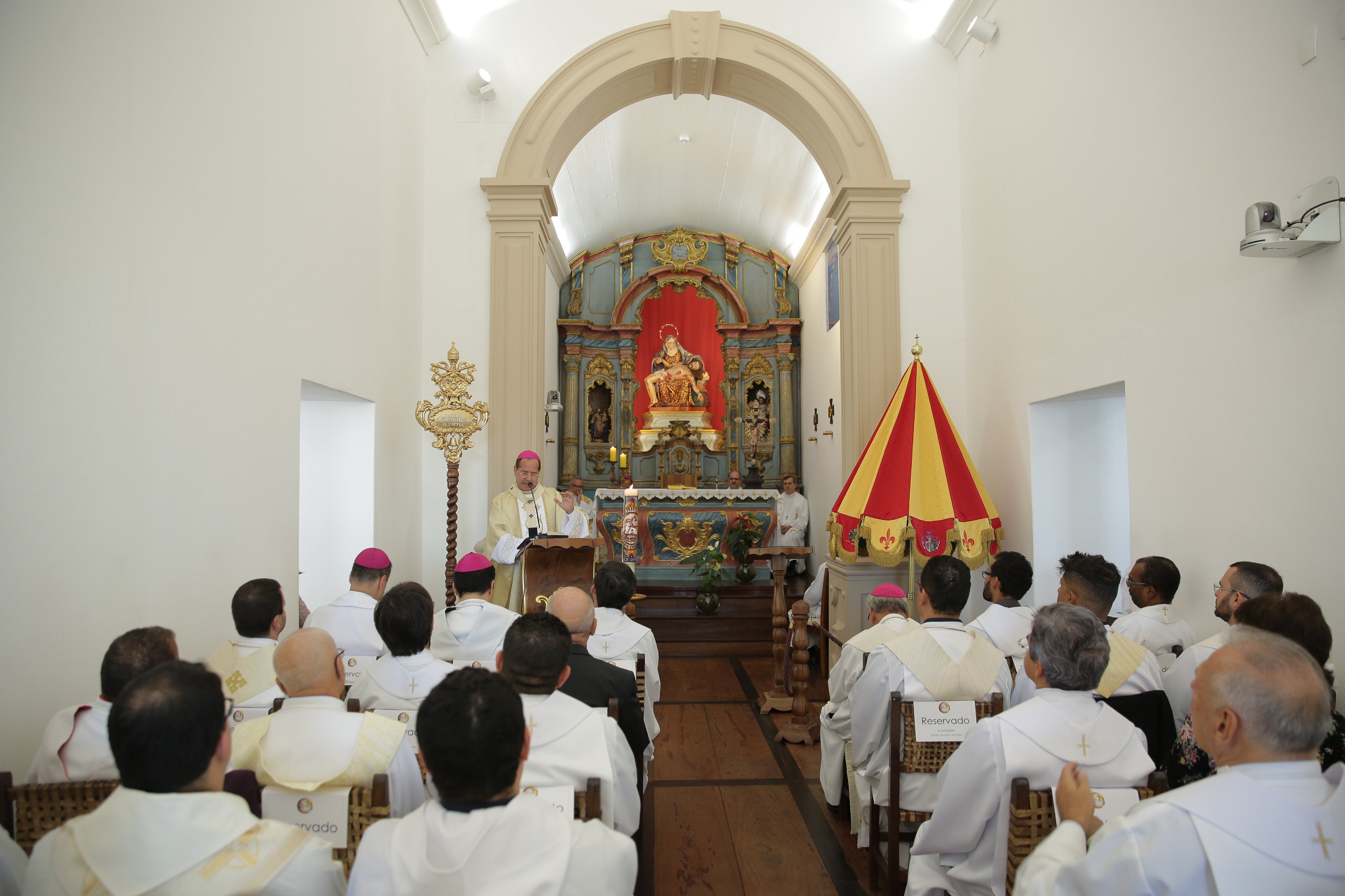 20 anos a serviço da Igreja no ministério de bispo: peregrinos celebram aniversário da ordenação de dom Walmor