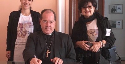 Dom Walmor recebe visita de representantes da Amaiben em iniciativa de apoio à beatificação da Irmã Benigna