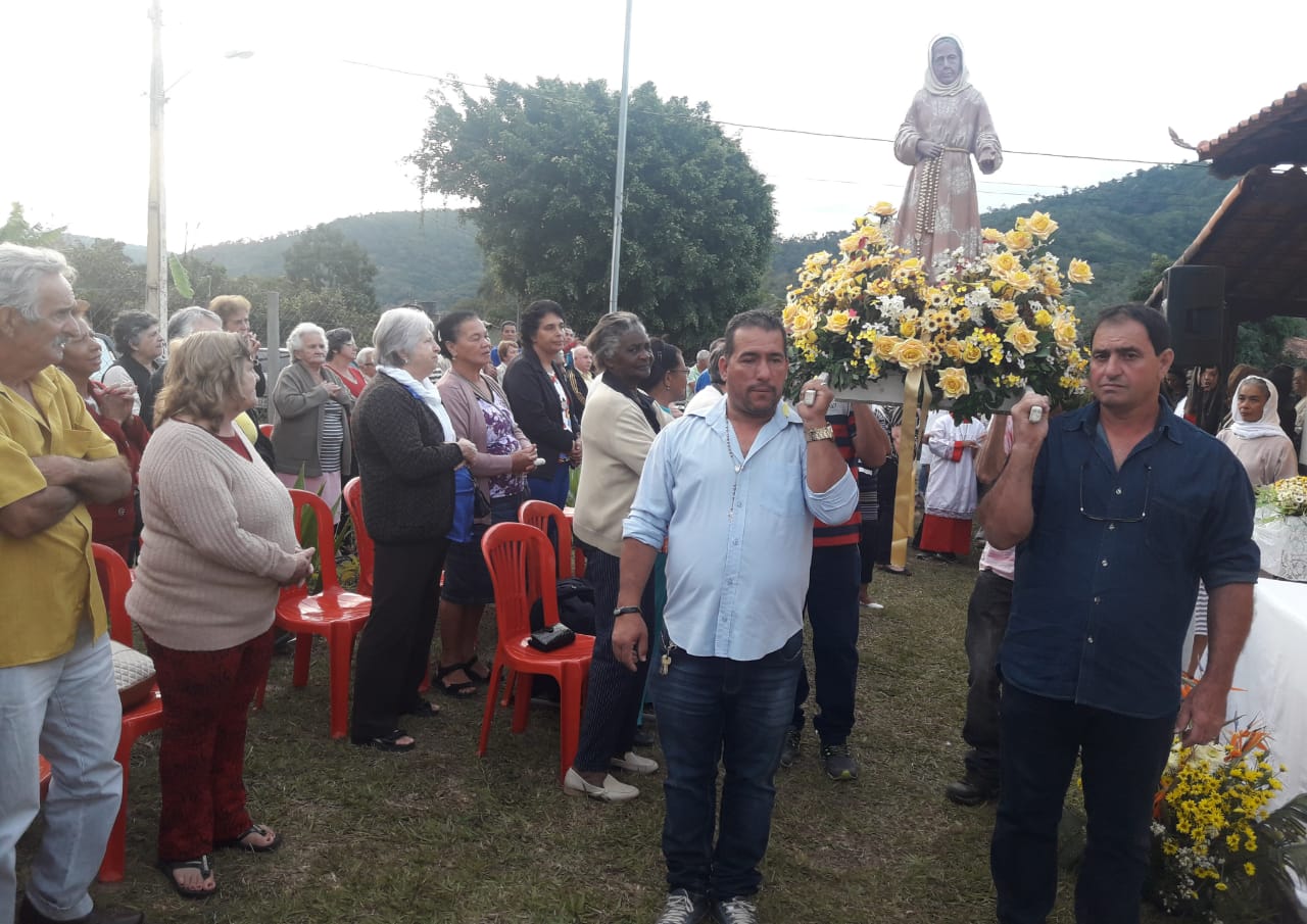 Santa Luzia: fiéis fazem carreata em homenagem a Nhá Chica