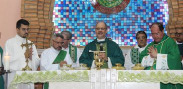 Comunidades se unem para celebrar os 30 anos de sacerdócio de dom Joaquim Mol