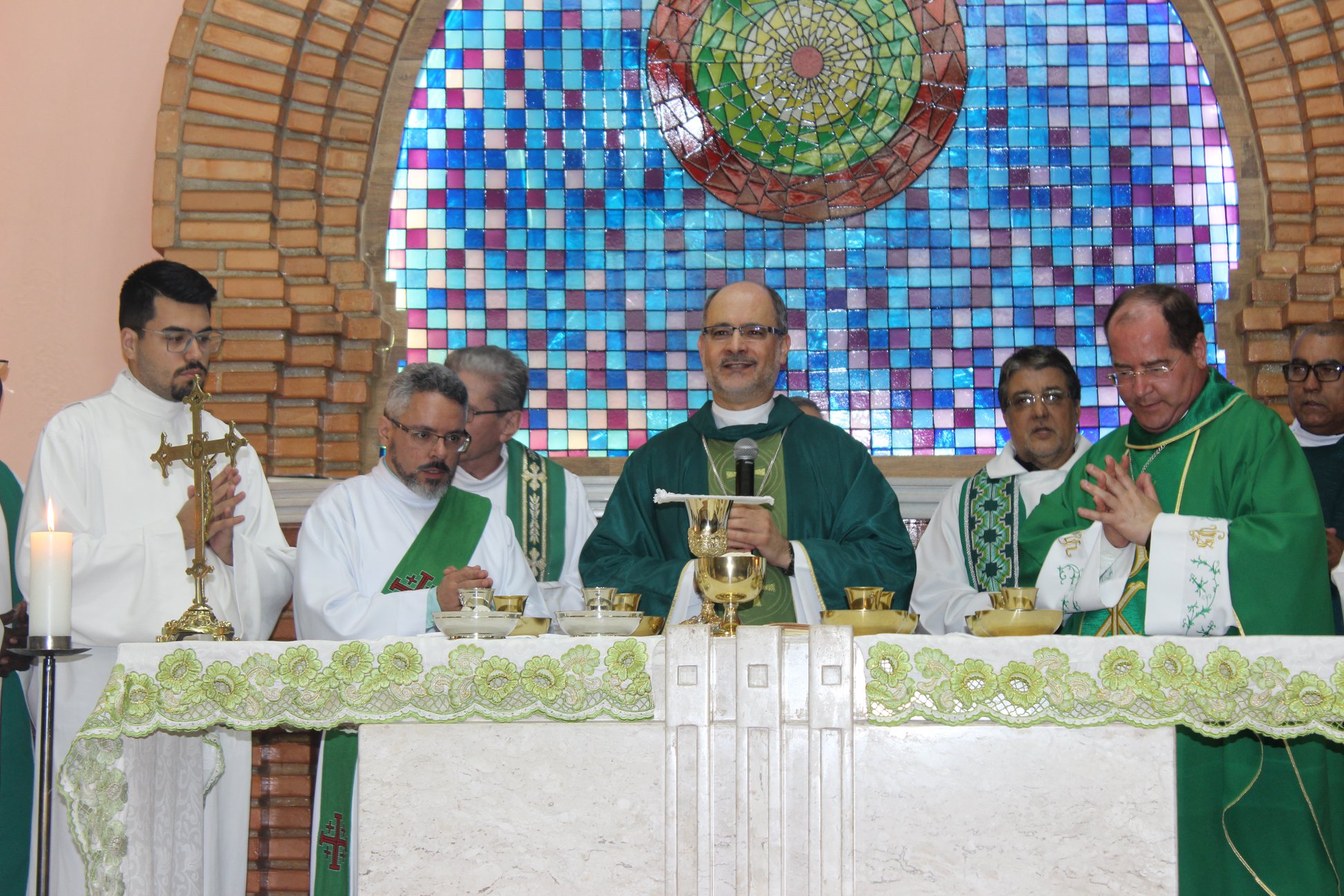 Comunidades se unem para celebrar os 30 anos de sacerdócio de dom Joaquim Mol
