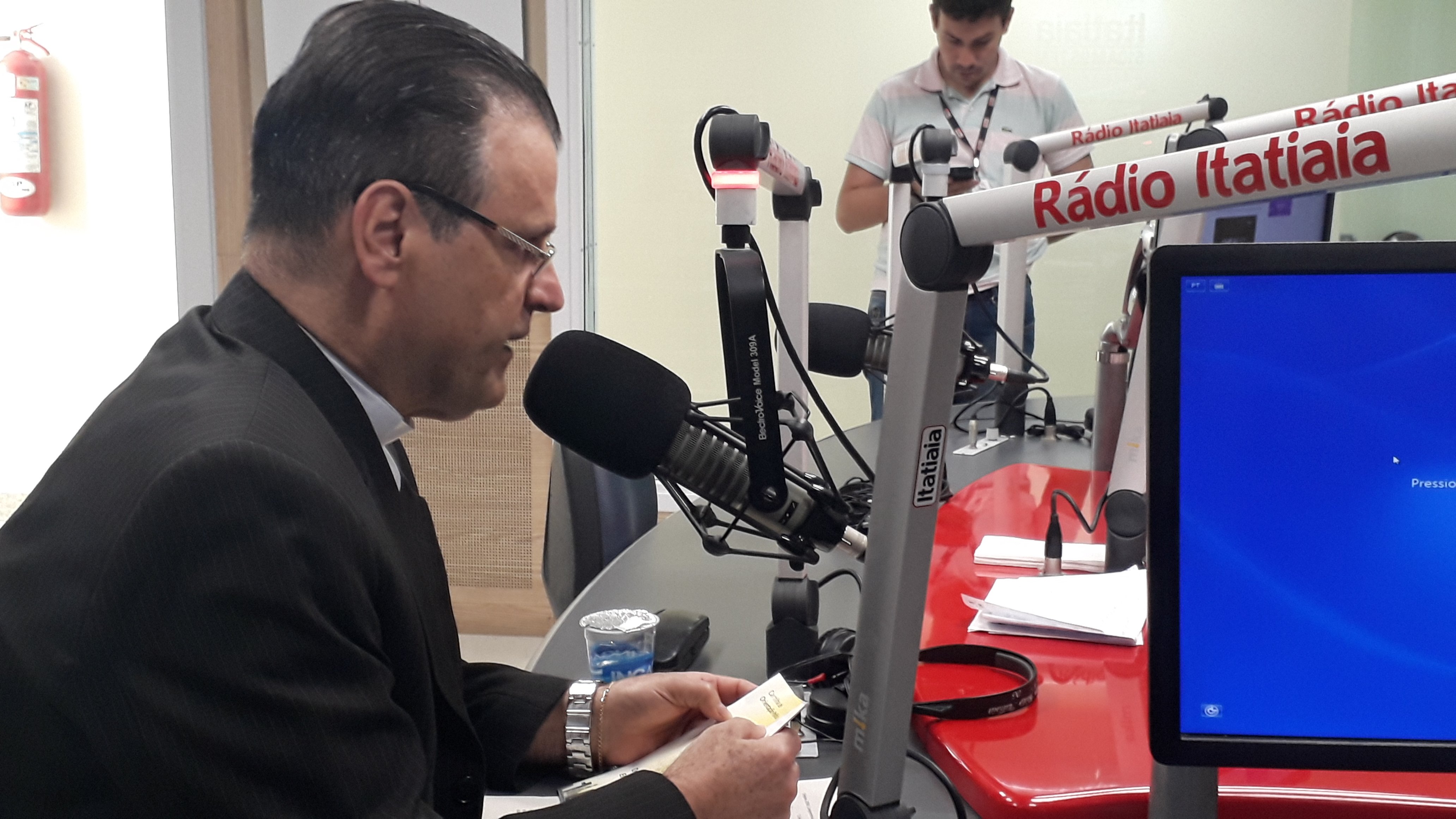 Dom Otacílio apresenta a cartilha “Os cristãos e as eleições 2018” na Rádio Itatiaia