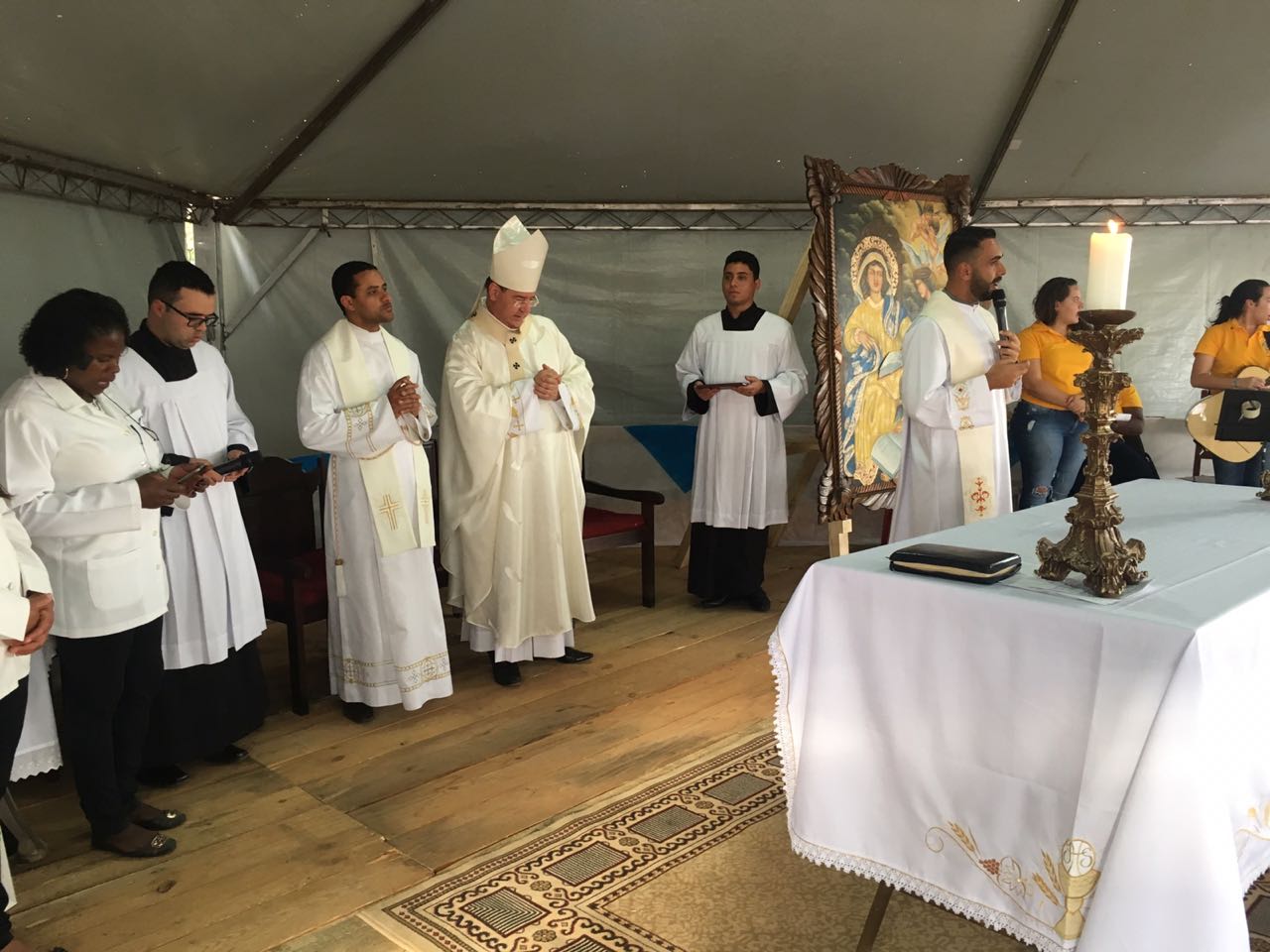 Milhares de fiéis se reúnem para Missa celebrada por dom Walmor na Festa de Santana, na cidade de Belo Vale